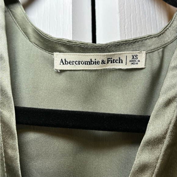 Abercrombie & Fitch - Bohemian Silky Satin with Tie Olive Green Tie-Front Blouse - Picture 4 of 9